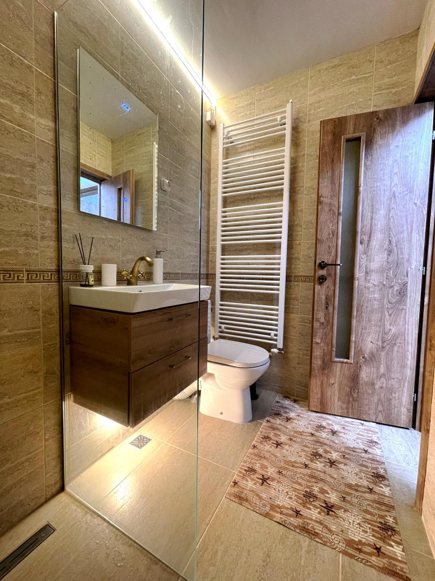 Central Residence Targu Jiu Ngoại thất bức ảnh
